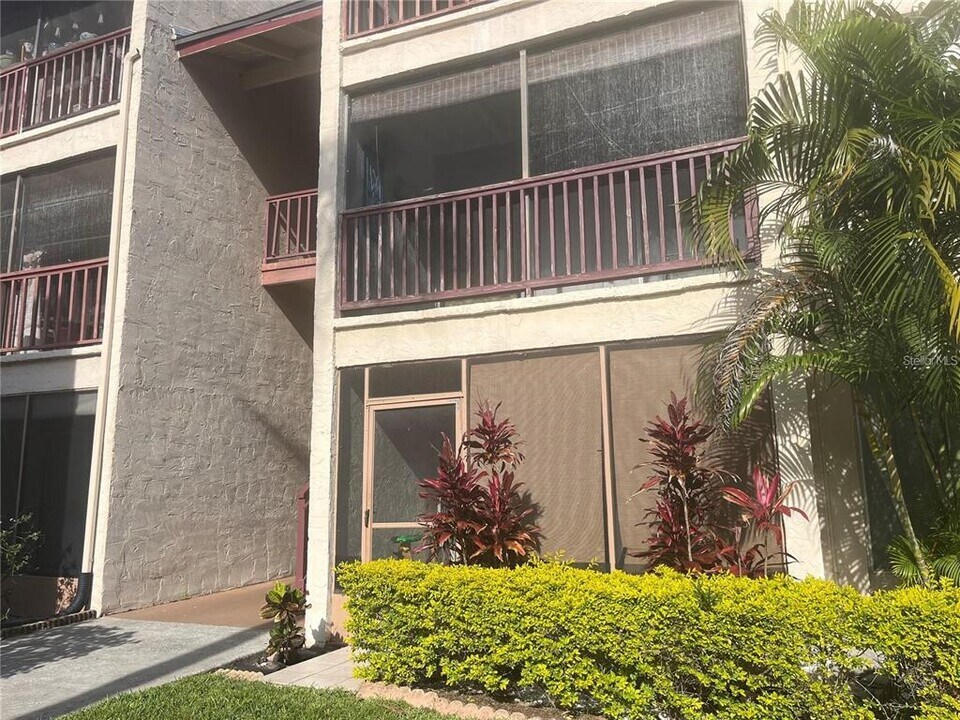 8602 Champlain Ct in Tampa, FL - Building Photo
