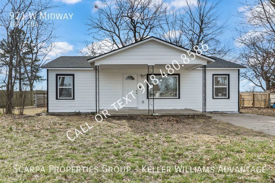 921 W Midway St in Broken Arrow, OK - Building Photo