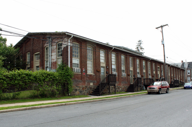 751 N Meadow St in Allentown, PA - Building Photo - Building Photo