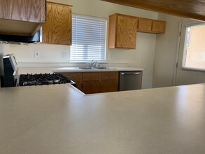 326 W Sierra Ave in Kingsburg, CA - Building Photo - Building Photo