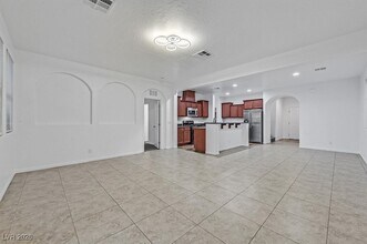 326 Hillhead Ct in Las Vegas, NV - Building Photo - Building Photo