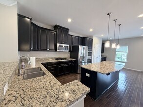 5613 Freewill Ln in Virginia Beach, VA - Building Photo - Building Photo