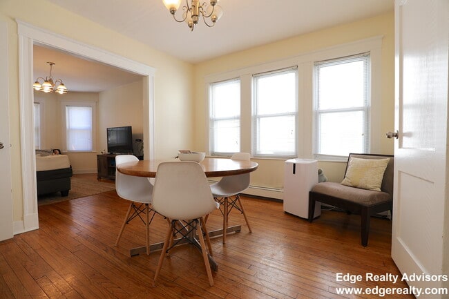 23 Claymoss Rd, Unit 1 in Boston, MA - Foto de edificio - Building Photo