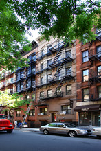 221 W 16th St in New York, NY - Building Photo - Building Photo