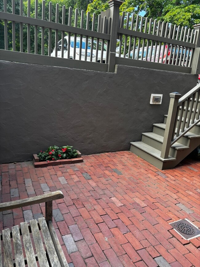 27R West St, Unit 2 in Beverly, MA - Building Photo - Building Photo