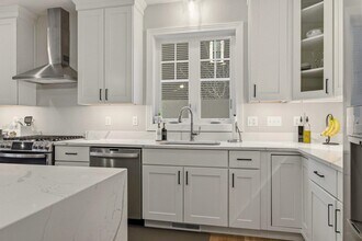 40 Sage Ln in Portsmouth, NH - Building Photo - Building Photo