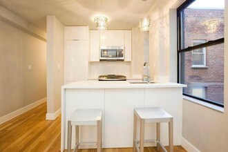 308 W 30th St in New York, NY - Building Photo - Building Photo