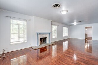 101 Canterbury Hill St in San Antonio, TX - Building Photo - Building Photo