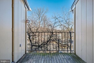 20216 Shipley Ter, Unit 301 in Germantown, MD - Building Photo - Building Photo