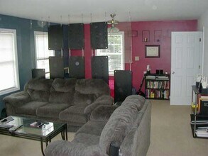 2045 Central Ave, Unit CH in Indianapolis, IN - Foto de edificio - Building Photo