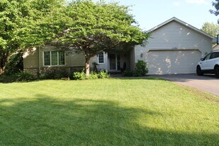 1291 Lake Susan Hills Dr in Chanhassen, MN - Building Photo