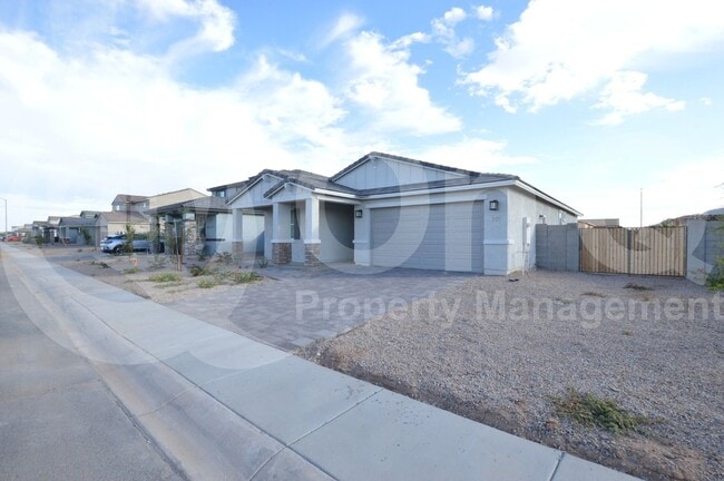 property at 2025 E Piedmont Pl