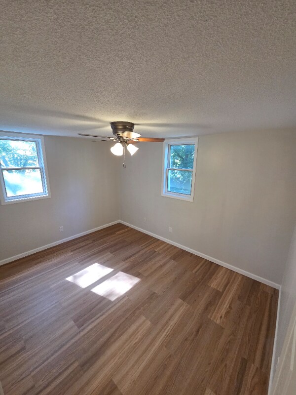 1349 Main St in Pella, IA - Foto de edificio - Building Photo