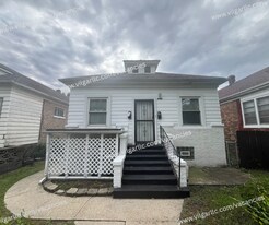 1677 W 14th Ave in Gary, IN - Building Photo