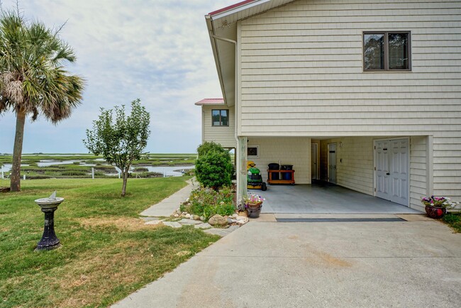 337 Dogwood Ln in Hampstead, NC - Foto de edificio - Building Photo