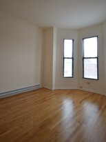 611 W Briar in Chicago, IL - Building Photo - Building Photo