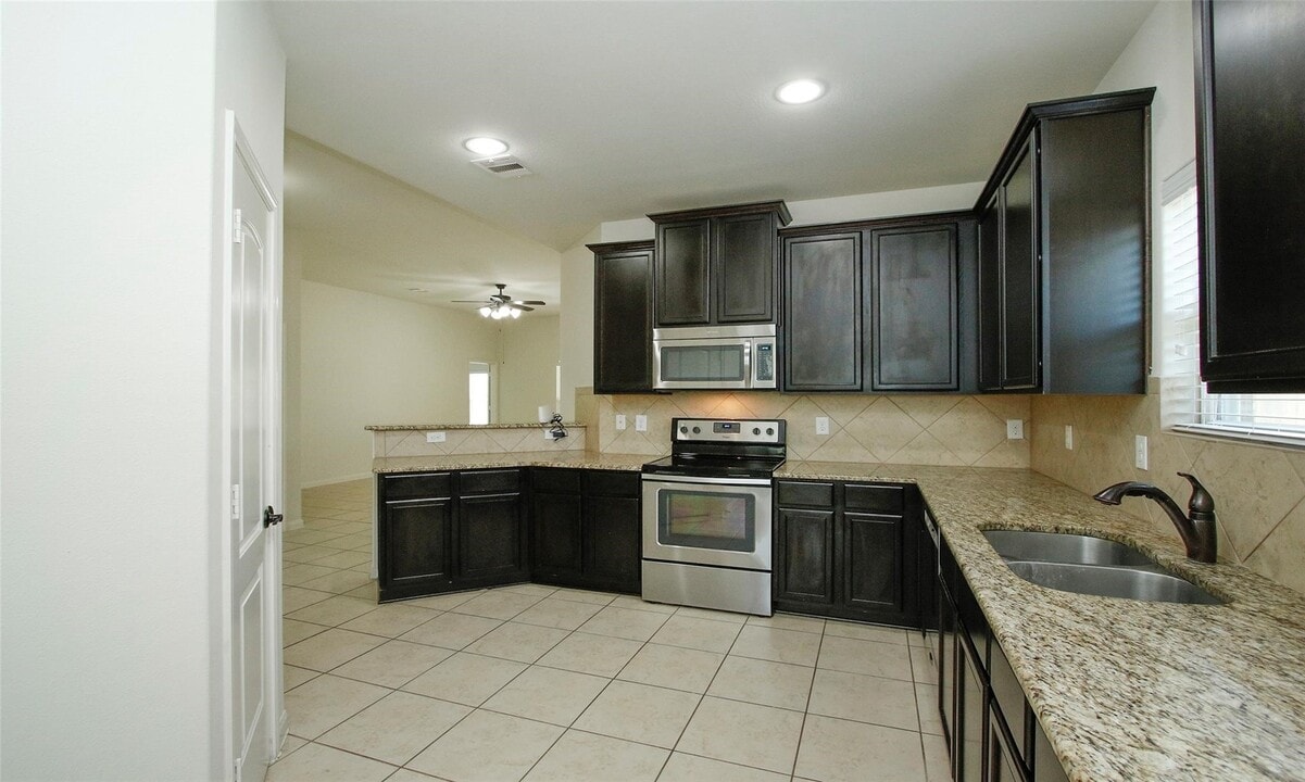 20559 Iron Seat Dr in Hockley, TX - Building Photo