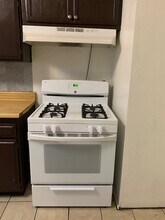 220 N Hagar St, Unit D in San Fernando, CA - Building Photo - Building Photo