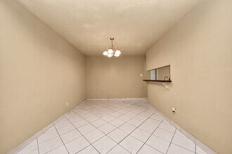 10711 Forest Leaf Dr in Sugar Land, TX - Foto de edificio - Building Photo