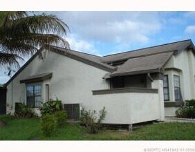 602 SW Jeanne St in Port St. Lucie, FL - Foto de edificio - Building Photo