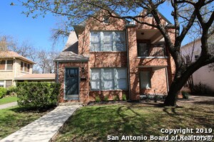 131 E Ridgewood Ct in San Antonio, TX - Building Photo