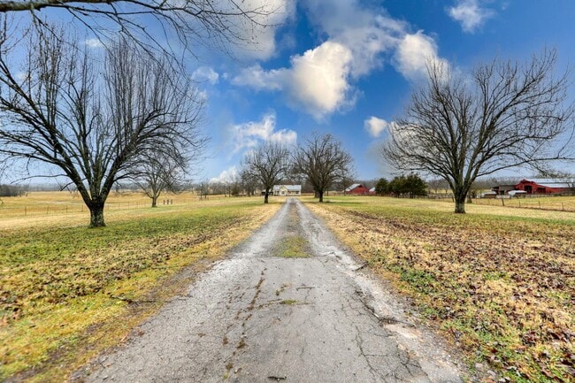 2030 Spring Creek Rd in Lebanon, TN - Building Photo - Building Photo