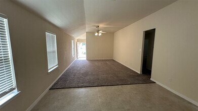 17777 Lionheart Rd in Conroe, TX - Foto de edificio - Building Photo