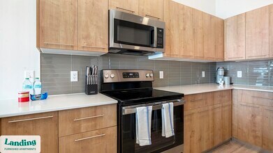 5256 International Dr, Unit 589 in Orlando, FL - Building Photo - Building Photo