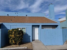 1123 W Roger Rd in Tucson, AZ - Building Photo