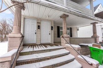 9609 Sladden Ave in Garfield Heights, OH - Building Photo - Building Photo