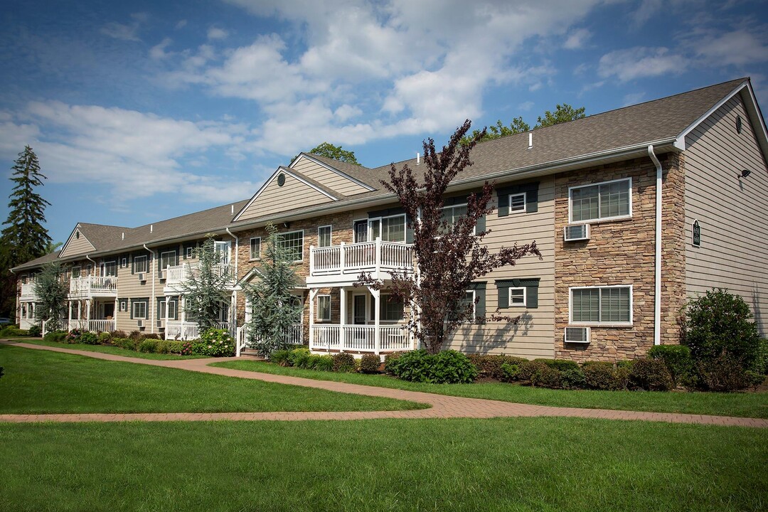 666 Veterans Memorial Hwy in Hauppauge, NY - Building Photo