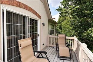 404 Bay Tree Cir in Vernon Hills, IL - Building Photo