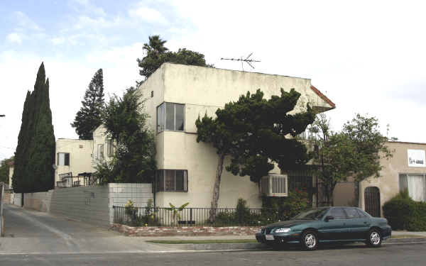 2869 Clarendon Ave in Huntington Park, CA - Building Photo - Building Photo