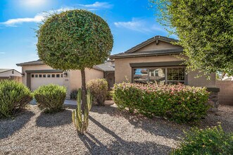 11110 N 165th Ave in Surprise, AZ - Foto de edificio - Building Photo