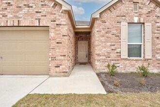 8200 Knoxville Trl in Austin, TX - Building Photo - Building Photo