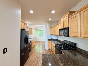 13760 SW Mapleview Ln in Tigard, OR - Building Photo - Building Photo