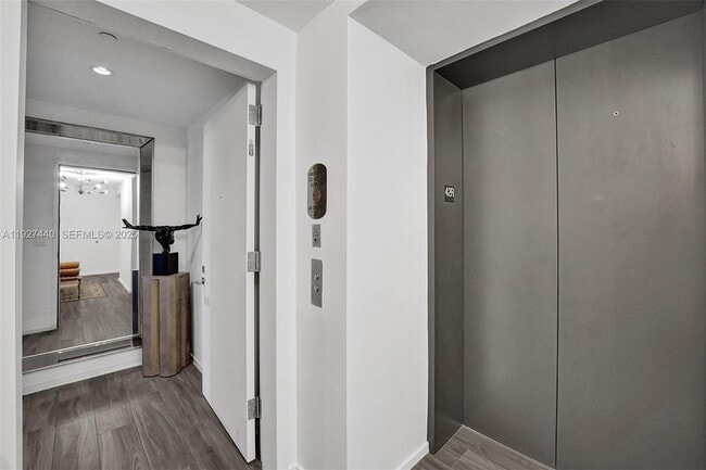 801 S Miami Ave, Unit 4209 in Miami, FL - Foto de edificio - Building Photo