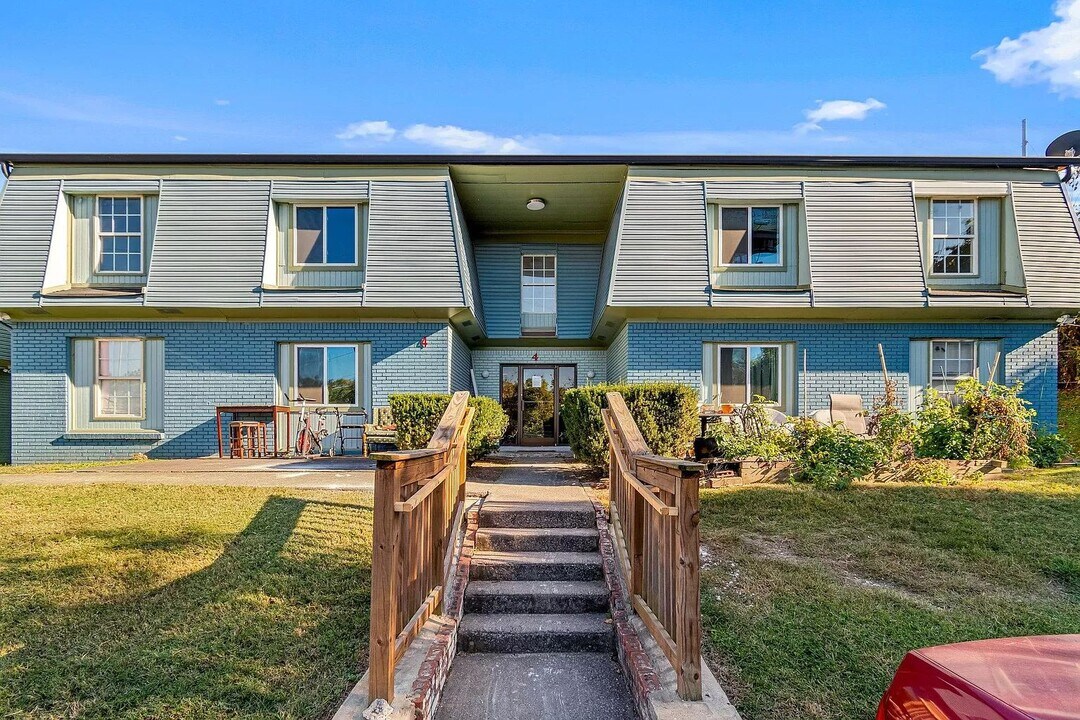 Pike Place Apartments in Nashville, TN - Building Photo
