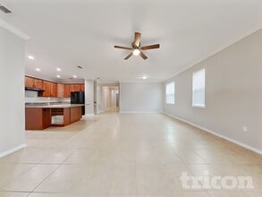 202 W Fiesta Key Loop in DeLand, FL - Foto de edificio - Building Photo