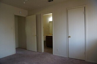 5919 Hidden Valley Trail in Austin, TX - Building Photo - Building Photo