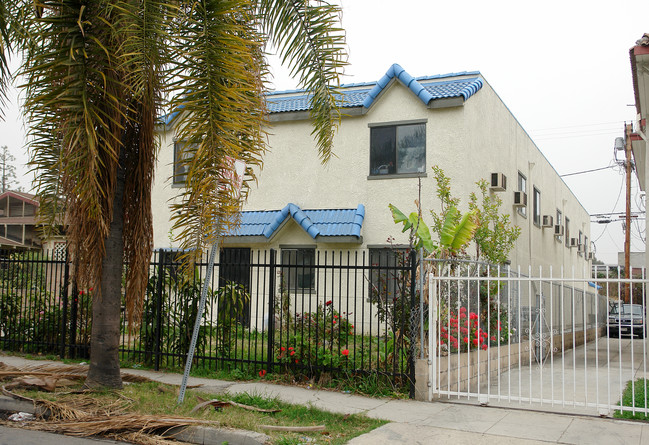 646 N New Hampshire Ave in Los Angeles, CA - Foto de edificio - Building Photo