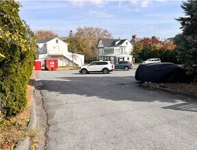 8 Philadelphia Ave, Unit 2B in Shillington, PA - Foto de edificio - Building Photo
