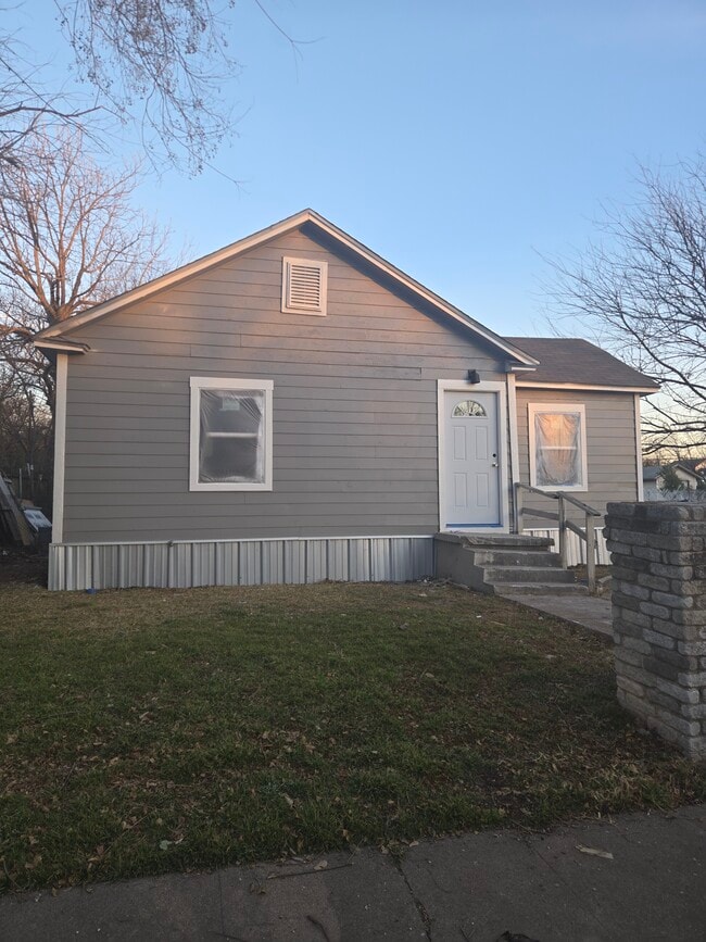 property at 2101 Maple Ave