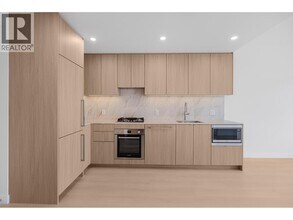 626 Claremont St in Coquitlam, BC - Building Photo - Building Photo