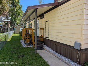 126 Magnolia Trail in Satsuma, FL - Building Photo - Building Photo