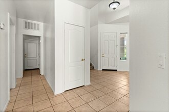 1067 Princess Kyra Pl in Escondido, CA - Foto de edificio - Building Photo