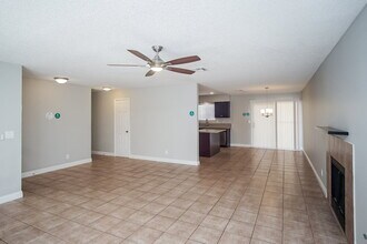 390 Newbury Ct in Henderson, NV - Foto de edificio - Building Photo