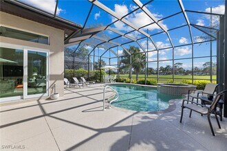 7864 Valencia Ct in Naples, FL - Foto de edificio - Building Photo