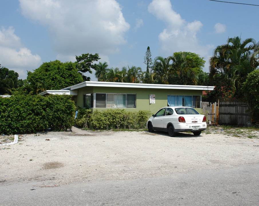 911 SW 15th Ter in Fort Lauderdale, FL - Building Photo