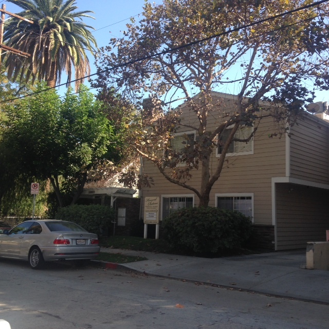 10922 Bloomfield St, Unit 204 in Los Angeles, CA - Foto de edificio